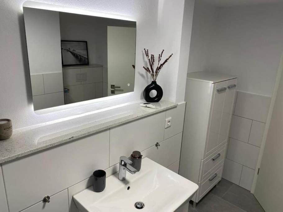 Ferienwohnung Hereinspaziert Вилхелмсхафен Екстериор снимка